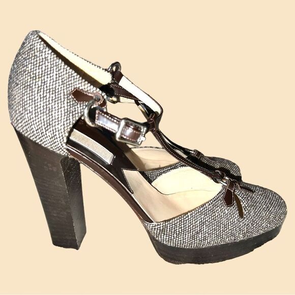 Michael kors adorable heels! Has that 40’s style! Brown and white tweed - Picture 2 of 9